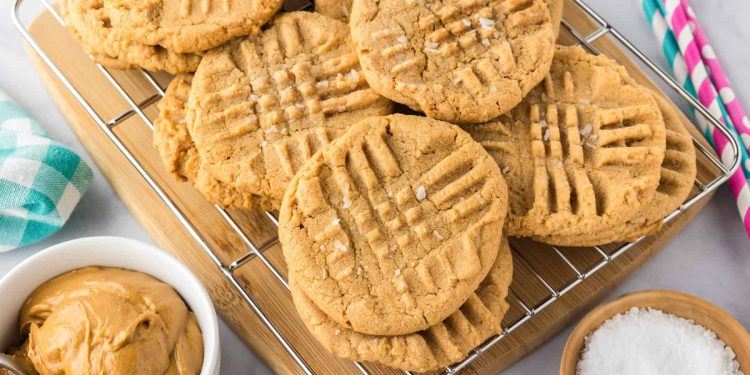 Peanut Butter Cookies (3 Ingredients!)
