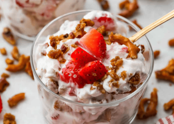 Strawberry Crack Pretzel Salad Recipe (Easy Version)