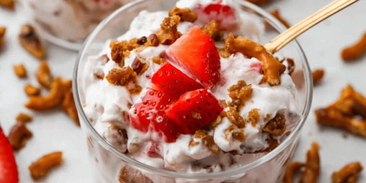 Strawberry Crack Pretzel Salad Recipe (Easy Version)