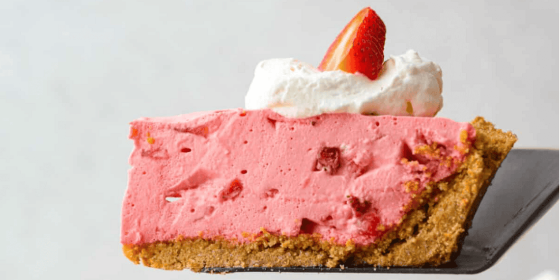 Easy No Bake Strawberry Cream Pie Recipe